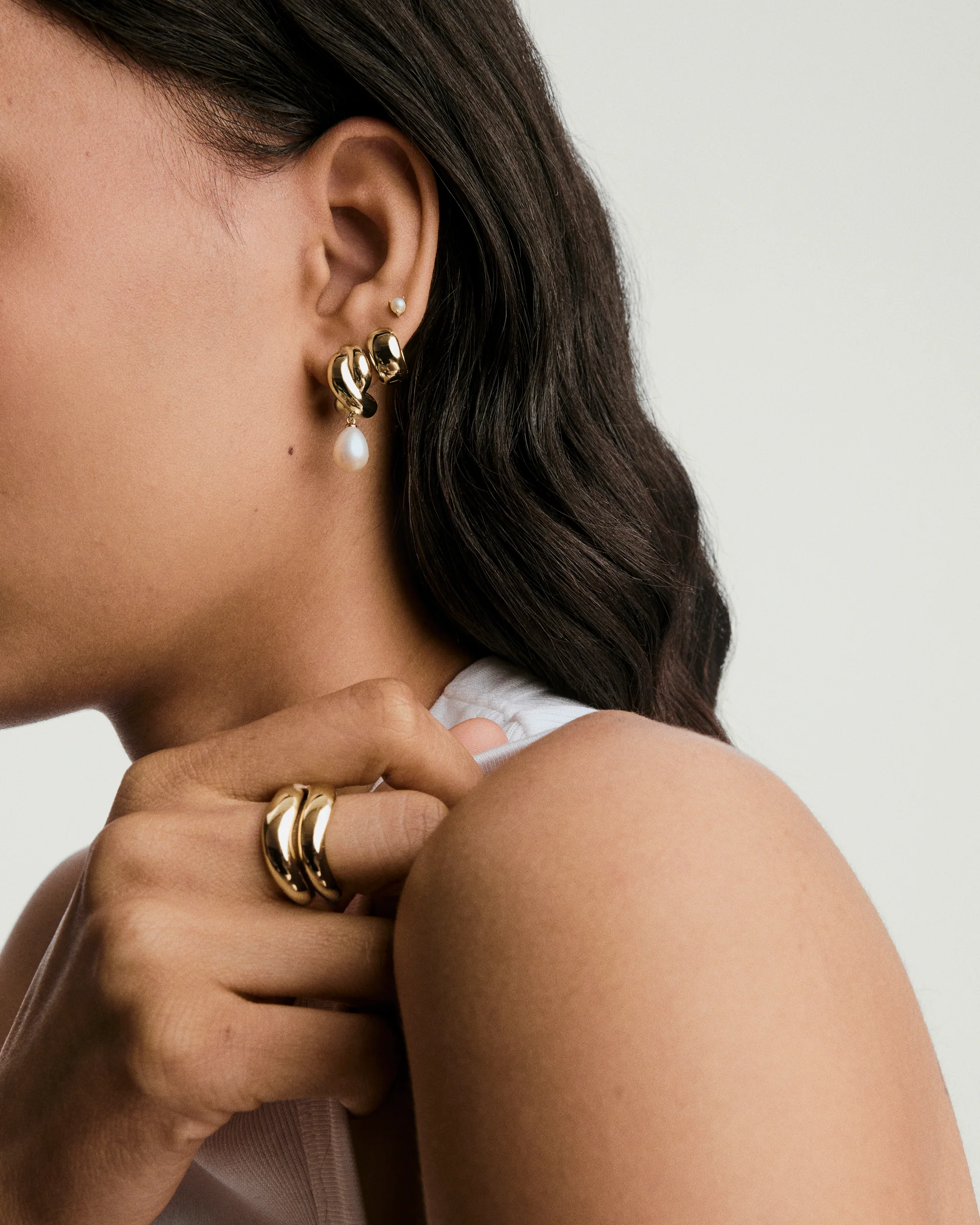 Dôme Brioche Pearl Drop Earring - Image 4