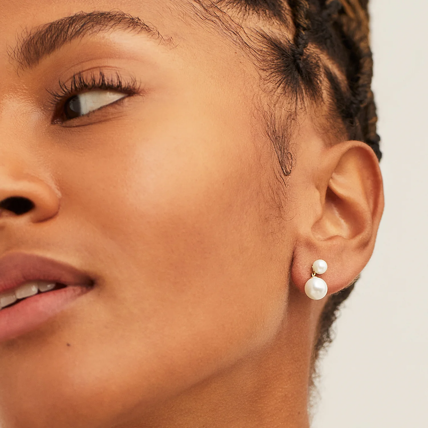 Essential Pearl Earrings - Image 3